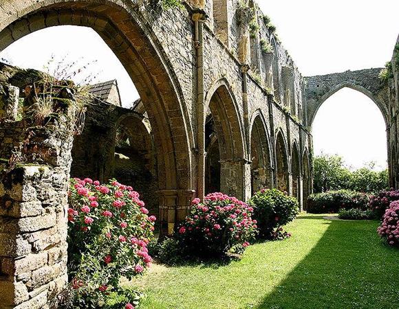 Abbaye de Beauport en Bretagne en baie de Paimpol